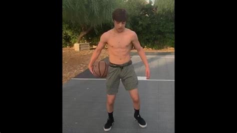 Asher Angel Shirtless And Sexy Photos